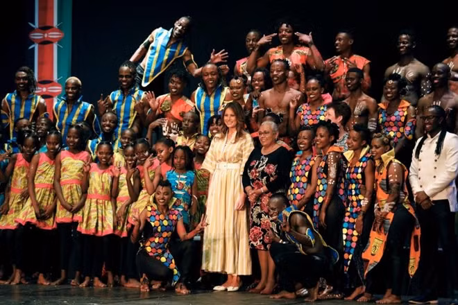 Bà Trump và đệ nhất phu nhân Kenya tại một sự kiện văn hóa được tổ chức tại Nhà hát Quốc gia Kenya hôm 5-10.