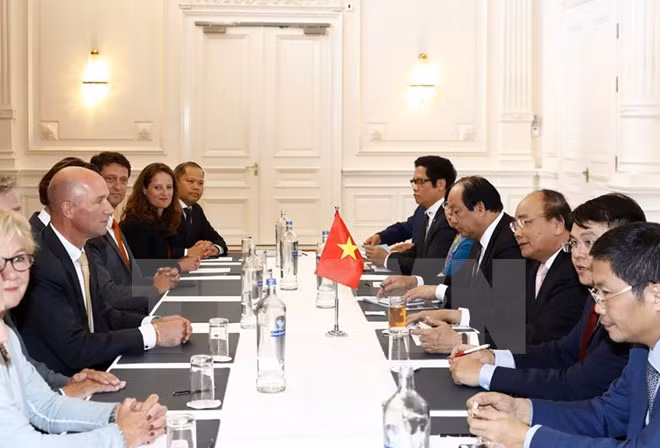 Thủ tướng Nguyễn Xuân Phúc tiếp Ngài Joost Vrancken Peeters, Thành viên điều hành Phòng Thương mại Hà Lan-Việt Nam. Ảnh: TTXVN