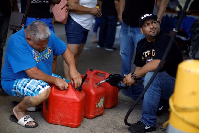 Cơn bão Maria đổ bộ vào Puerto Rico sáng 20-9 đã phá hủy hệ thống thông tin liên lạc và điện lưới cũng như gây ngập úng nghiêm trọng