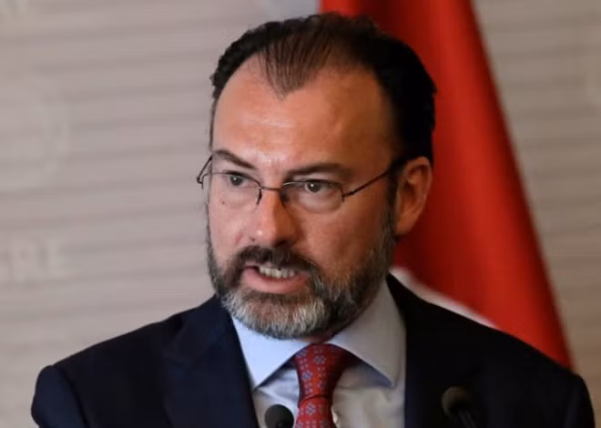 Ngoại trưởng Mexico Luis Videgaray phát biểu trước báo giới ngày 3-2 vừa qua. Ảnh Reuters