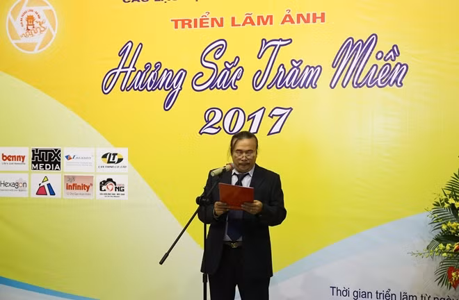 Triển lãm diễn ra dưới sự chủ trì của CLB Nhiếp ảnh Thăng Long