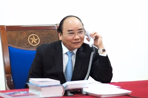 Thủ tướng Nguyễn Xuân Phúc điện đàm với Tổng thống đắc cử Hoa Kỳ Donald Trump. Ảnh: VGP/Quang Hiếu