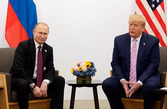 Tổng thống Nga-Mỹ tại Hội nghị G20 tại Osaka, Nhật Bản. Ảnh Reuters.