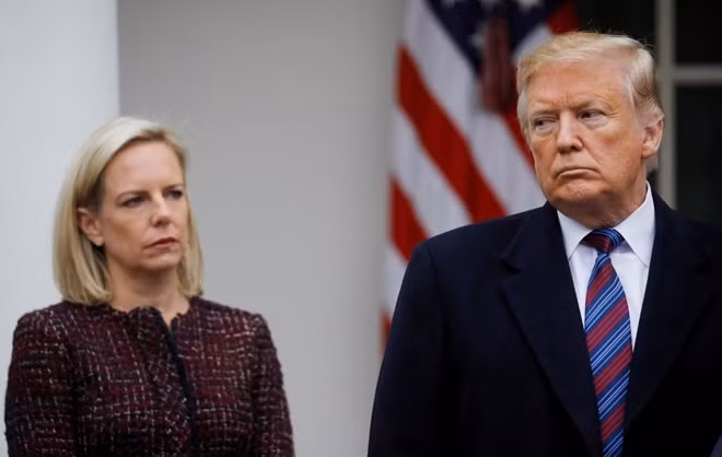 Tổng thống Mỹ Donald Trump và bà Kirstjen Nielsen. Ảnh Reuters.
