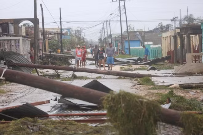 Khung cảnh tan hoang do bão Irma để lại tại Cuba