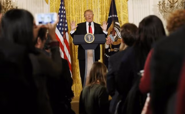 Ông Trump trong cuộc họp báo. Ảnh Reuters