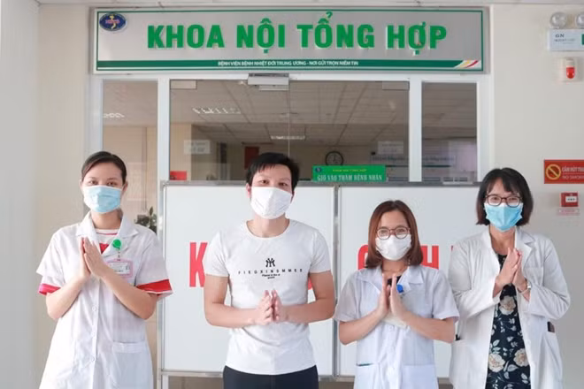 Nam bệnh nhân được công bố khỏi bệnh hôm nay tại Bệnh viện Bệnh Nhiệt đới Trung ương cơ sở 2