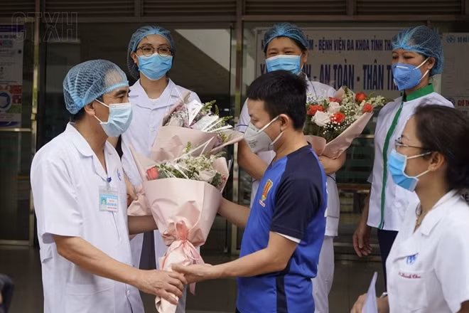 Bệnh nhân COVID cùng điều trị tại BV Đa khoa Thái Bình khỏi bệnh