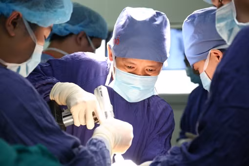 Thay khớp gối cho bệnh nhân có u xương đùi