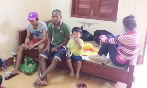 Các nạn nhân bị lừa lao động biển và người thân.