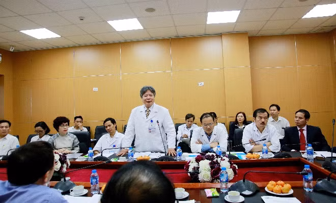 GS. Trần Bình Giang trao đổi tại cuộc gặp giải quyết “hậu” Nghị định 111.
