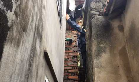 Hiện trường nơi cháu Trung bị kẹt.
