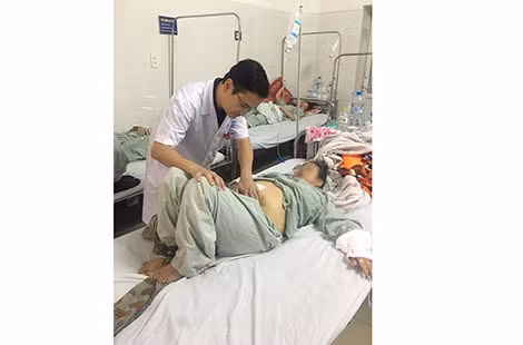 Mẩu xương được gắp ra từ ca mổ