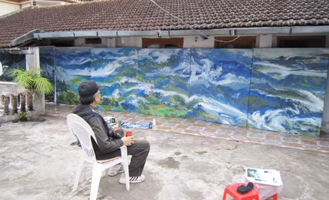 Tác phẩm "Sa Pa mùa mây" có kích thước lớn nhất trong triển lãm "Sa Pa bốn mùa mây núi" (165 x 800cm) mà họa sĩ Đặng Tin Tưởng đã mất 2 năm để hoàn thành.