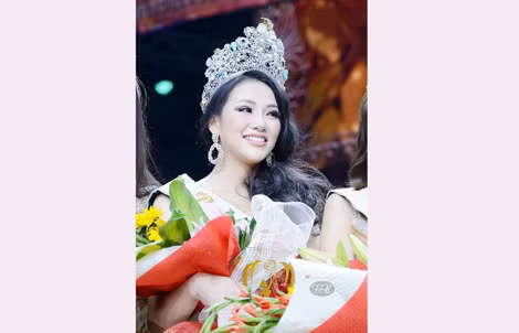 Nguyễn Phương Khánh và giây phút đăng quang.