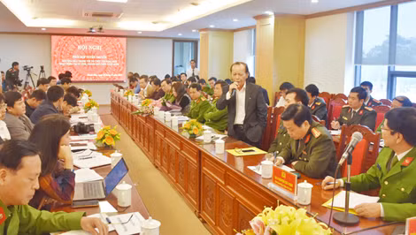 Đại diện các cơ quan báo chí phát biểu ý kiến tại hội nghị