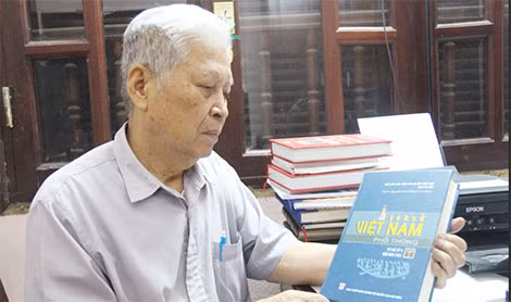 Thiếu tướng Đào Quang Cát: “Không thể đưa nhân vật không rõ xuất xứ vào chính sử”.