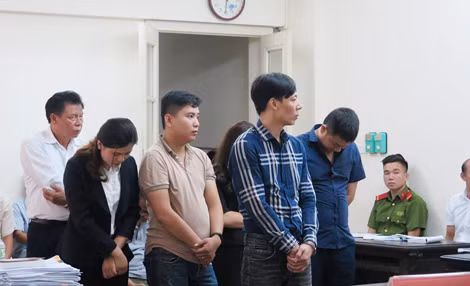 Bị cáo Đông và đồng phạm tại phiên xử.