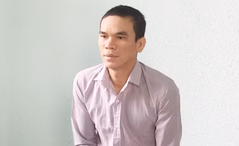 Đối tượng Trần Thanh Dũng tại Công an huyện Thủ Thừa, tỉnh Long An. Đối tượng Trần Thanh Dũng tại Công an huyện Thủ Thừa, tỉnh Long An.