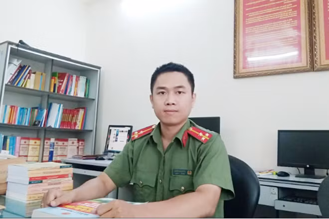 Thượng úy Lê Giang Phong.
