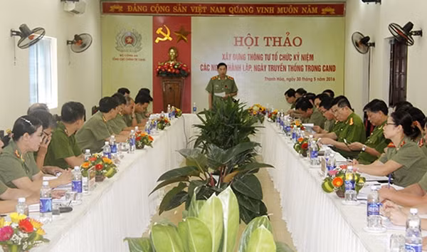 Trung tướng, Phó Giáo sư, tiến sỹ Lê Văn Đệ - Phó Tổng cục trưởng Tổng cục Công tác chính trị, Bộ Công an phát biểu kết luận.