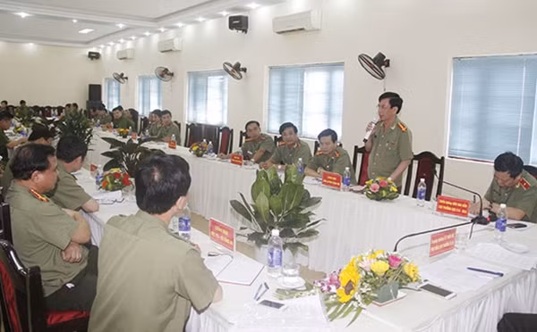 Đại tá Đào Đức Minh – Phó Giám đốc Công an Thanh Hoá phát biểu tham luận tại hội thảo.