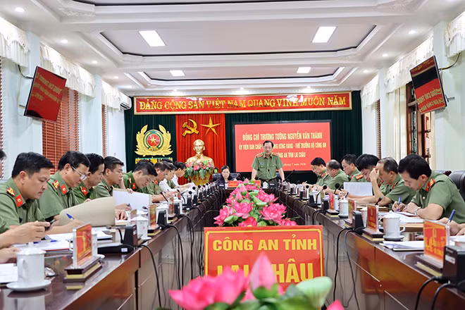 Thượng tướng Nguyễn Văn Thành - Ủy viên Trung ương Đảng,Thứ trưởng Bộ Công an phát biểu tại buổi làm việc.