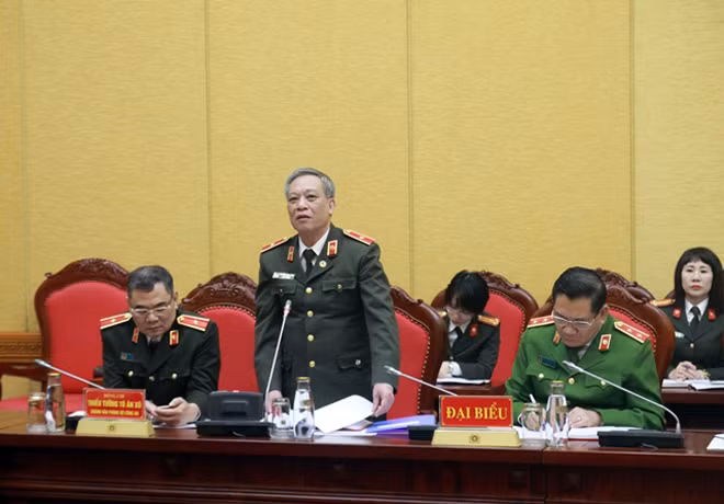 Thiếu tướng Nguyễn Khắc Thủy, Phó Trưởng BCĐ phòng chống dịch bệnh Bộ Công an báo cáo