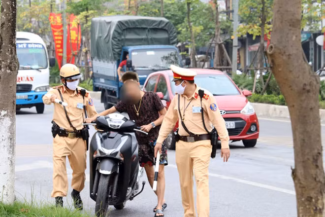 CSGT xử lý các vi phạm giao thông