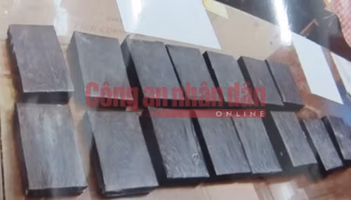 Tang vật 18 bánh heroin.