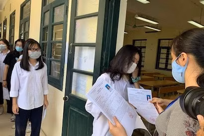 Thí sinh thi THPT năm 2020 đã có kinh nghiệm về phòng chống COVID-19 với mang khẩu trang, khử khuẩn.