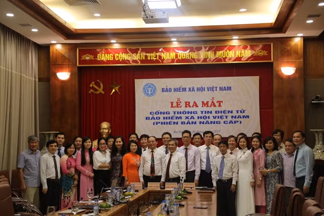 Các đại biểu tham dự Lễ ra mắt Cổng thông tin điện tử Bảo hiểm xã hội Việt Nam phiên bản nâng cấp