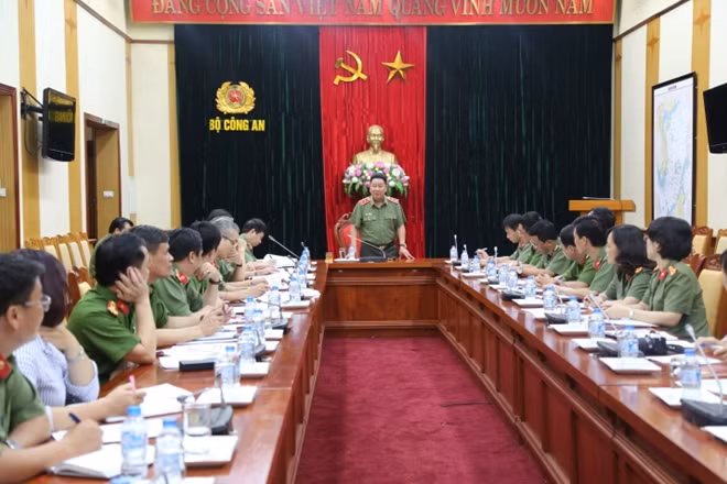 Thứ trưởng Bùi Văn Thành phát biểu chỉ đạo tại cuộc họp