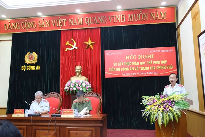 Phó Tổng Thanh tra Chính phủ Đặng Công Huẩn trình bày báo cáo Sơ kết Quy chế phối hợp giữa Bộ Công an và Thanh tra Chính phủ