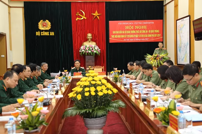 Thiếu tướng Lương Tam Quang phát biểu tại Hội nghị.