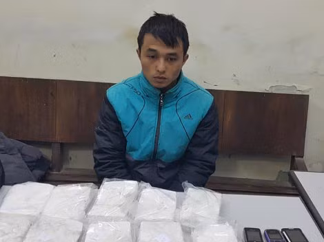 Nông Văn Điệp và tang vật vụ án.
