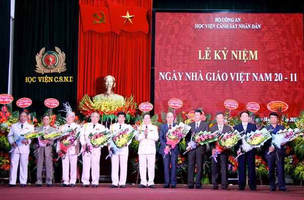 Học viện CSND tri ân các thế hệ lãnh đạo, giảng viên qua các thời kỳ. Học viện CSND tri ân các thế hệ lãnh đạo, giảng viên qua các thời kỳ.