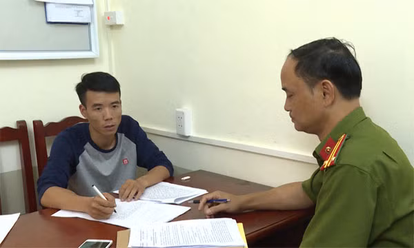 Bùi Văn Hoàn tại cơ quan Công an.
