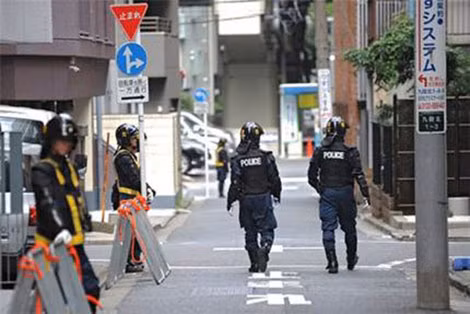 Một khu phố nhỏ ở Tokyo luôn có cảnh sát tuần tra.