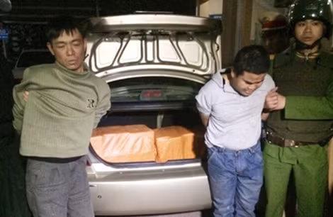 Hai đối tượng bị bắt trong chuyên án bắt giữ 200 bánh heroin.