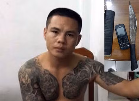 Đối tượng Cao Anh Tú cùng tang vật thu giữ khi bị bắt.