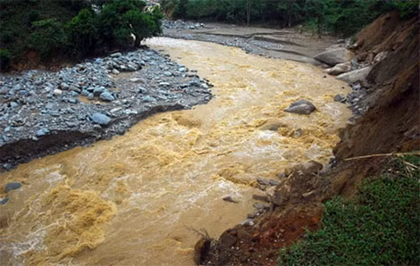 Xã Phìn Ngan (huyện Bát Xát) là một trong những địa phương chịu thiệt hại nặng nề nhất. Nhiều tuyến đường của xã bị sạt lở nên cô lập với thế giới bên ngoài. Ảnh: Báo Lào Cai.