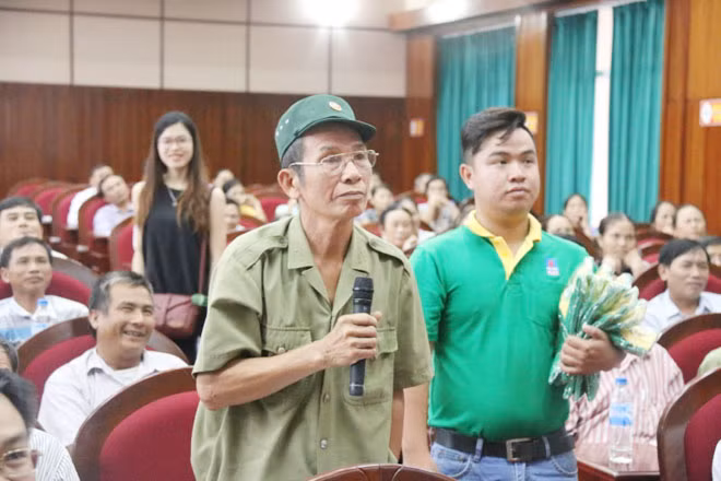 Nông dân huyện Yên Thành, tỉnh Nghệ An sôi nổi tham gia ý kiến trong Hội thảo “Phân bón giả - Tác hại thật”.