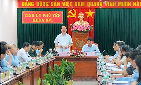 Chủ tịch nước phát biểu chỉ đạo trong buổi làm việc với lãnh đạo chủ chốt tỉnh Phú Yên. Chủ tịch nước phát biểu chỉ đạo trong buổi làm việc với lãnh đạo chủ chốt tỉnh Phú Yên.