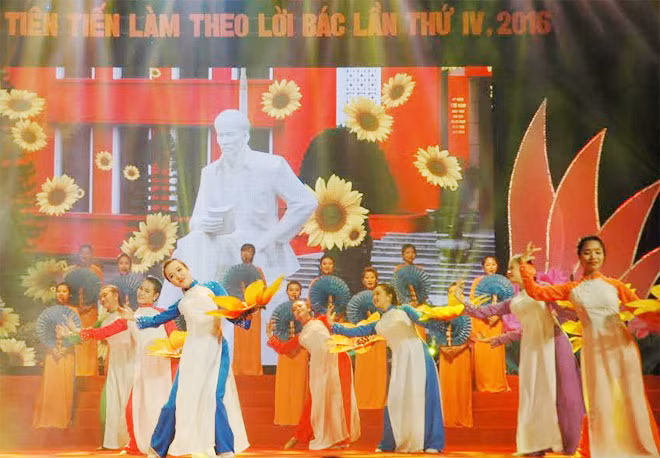 Tiết mục văn nghệ chào mừng tại Lễ Tuyên dương.