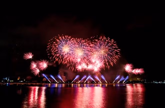 Lần đầu tiên, Đà Nẵng sẽ diễn ra và kéo dài Lễ hội pháo hoa trong 2 tháng hè 2017.