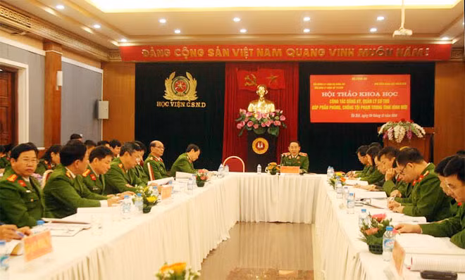 Các đại biểu tham dự Hội thảo “Công tác đăng ký, quản lý cư trú góp phần phòng chống tội phạm trong tình hình mới”.