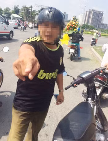 Đối tượng giả danh Công an mà người dân chụp hình lại được.