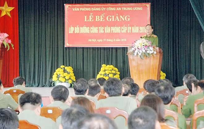 Thứ trưởng Lê Quý Vương phát biểu tại Lễ bế giảng.