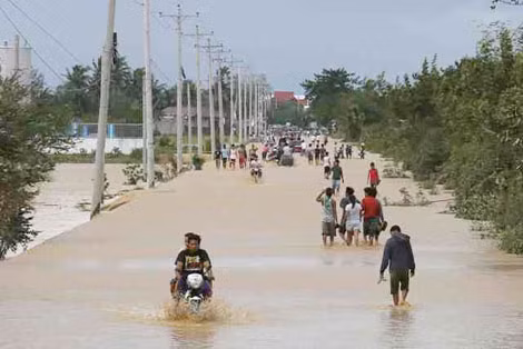 Nhiều khu vực tại Philippines đang ngập trong biển nước.